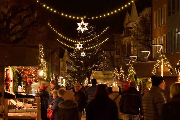 Das Bild zeigt den Weihnachtsmarkt