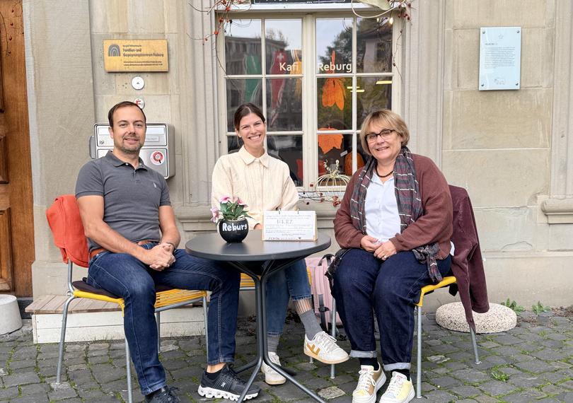 Foto vor dem Familien- und Begegnungszentrum Reburg