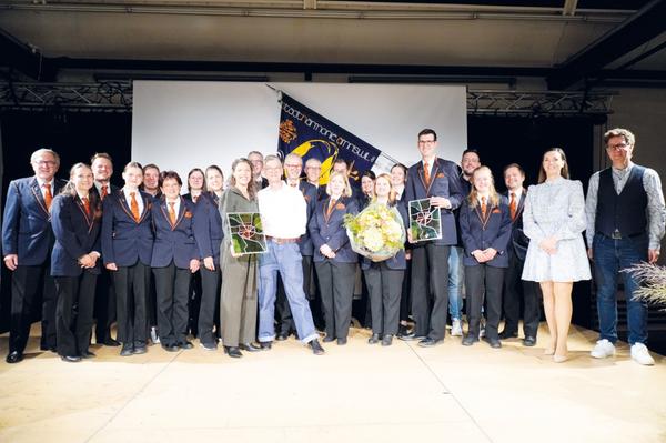 Die Gewinner des Abends: die Stadtharmonie Amriswil sowie Regula Stüdli und Johan Herak mit Petra Stoios und Andreas Müller.