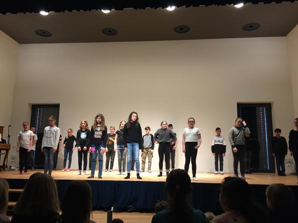 Minikonzert und -tanz Mittelstufe