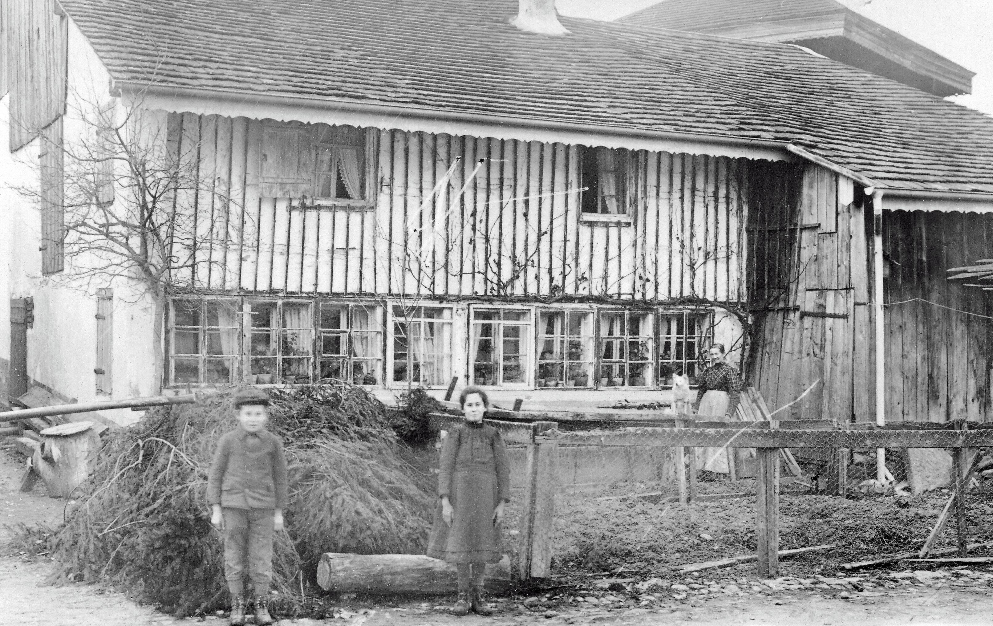 Im Städtli wohnten auch «Armlüt», die oft einen kleinen Bauernbetrieb führten und daneben in einer Fabrik in Niederuster arbeiteten.