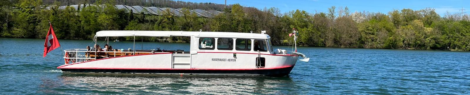 Fähre auf dem Rhein