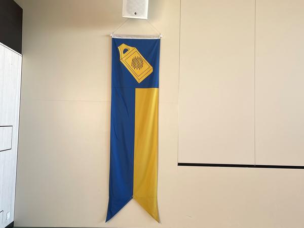Fahne mit Wappen von Hägglingen