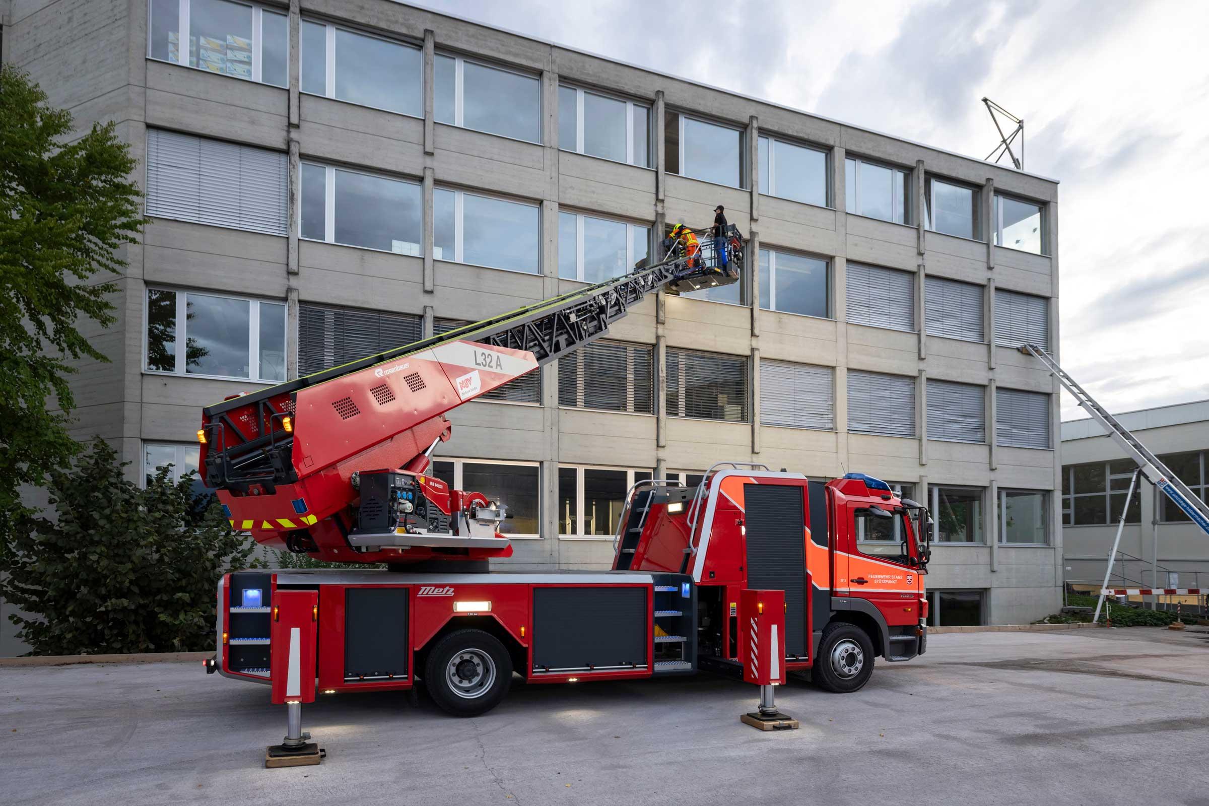 Auf der Nordostseite wird die Autodrehleiter zu Rettungszwecken eingesetzt.