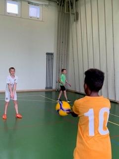 Volleyball und viele andere Spiele organisierte die Volleyballgruppe Welschenrohr-Herbetswil