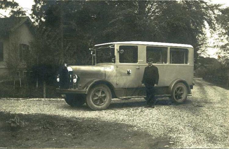 1932