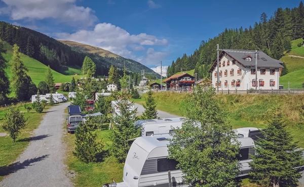 Campingplatz im Sommer