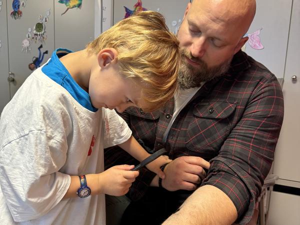Dieses Muttermal muss genau unter die Lupe genommen werden