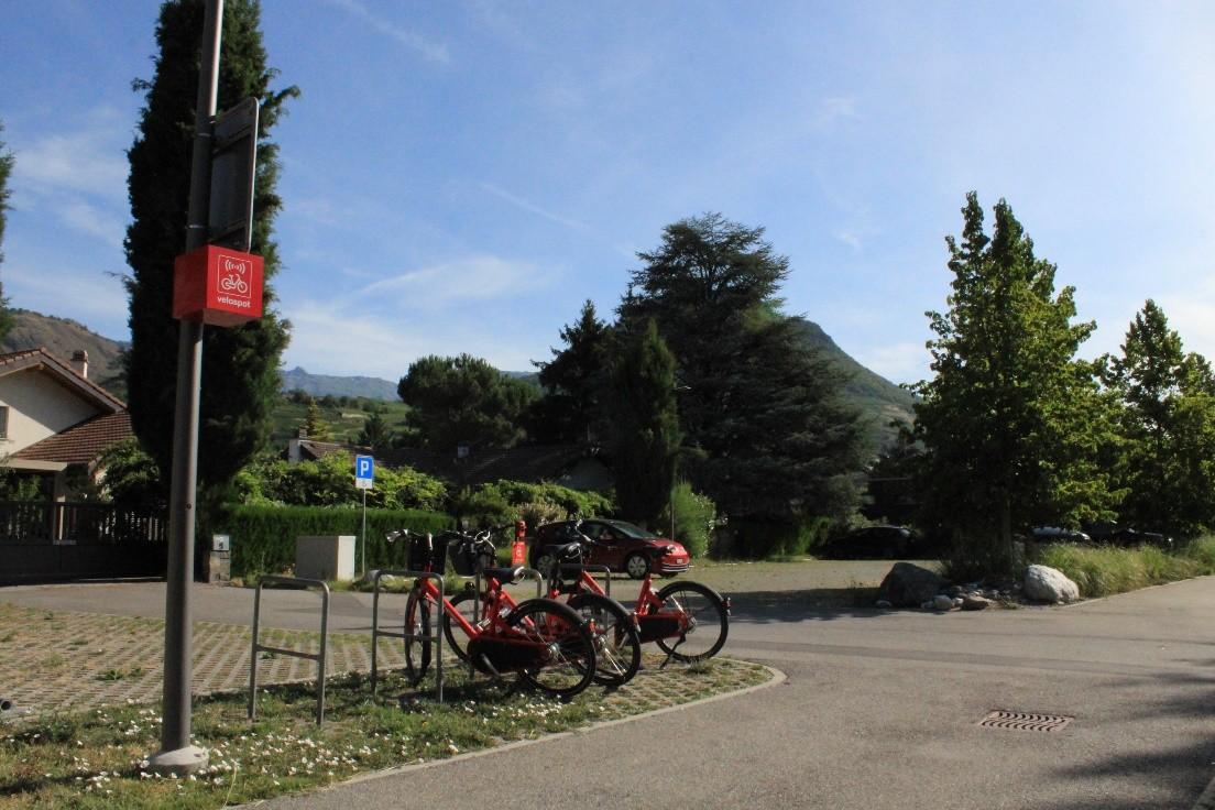 À la chapelle d’Uvrier : rue de la Chapelle 1