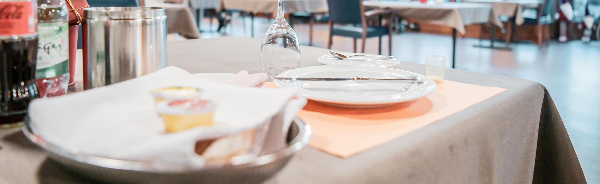 schön gedeckter Tisch im Restaurant Haus Wiesli