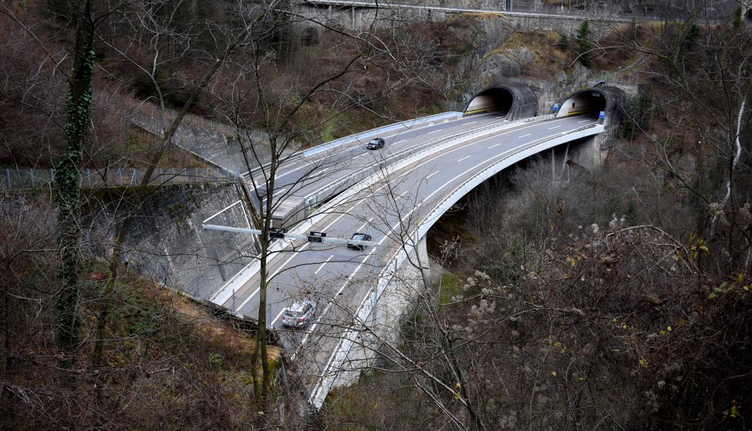 Der von der Arbeiten betroffene Abschnitt der Autobahn A2 zwischen Amsteg und Gurtnellen. Bild Amt für Betrieb Nationalstrassen