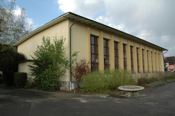 Kindergarten und Turnhalle im Moos