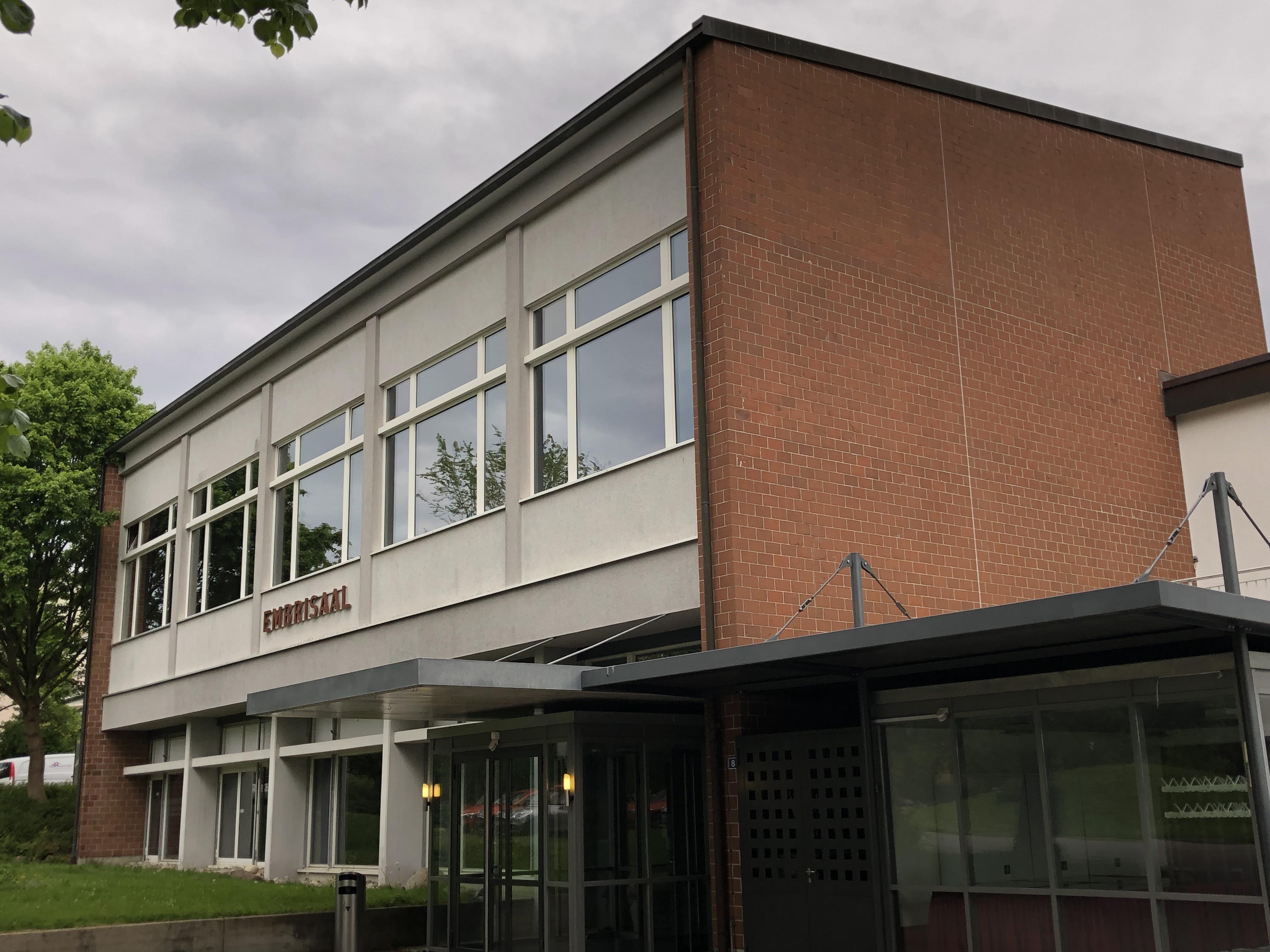 Turnhalle Embri