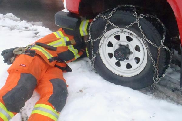 Kettenmontage auf dem Weg zur Unfallstelle
23. Januar 2015