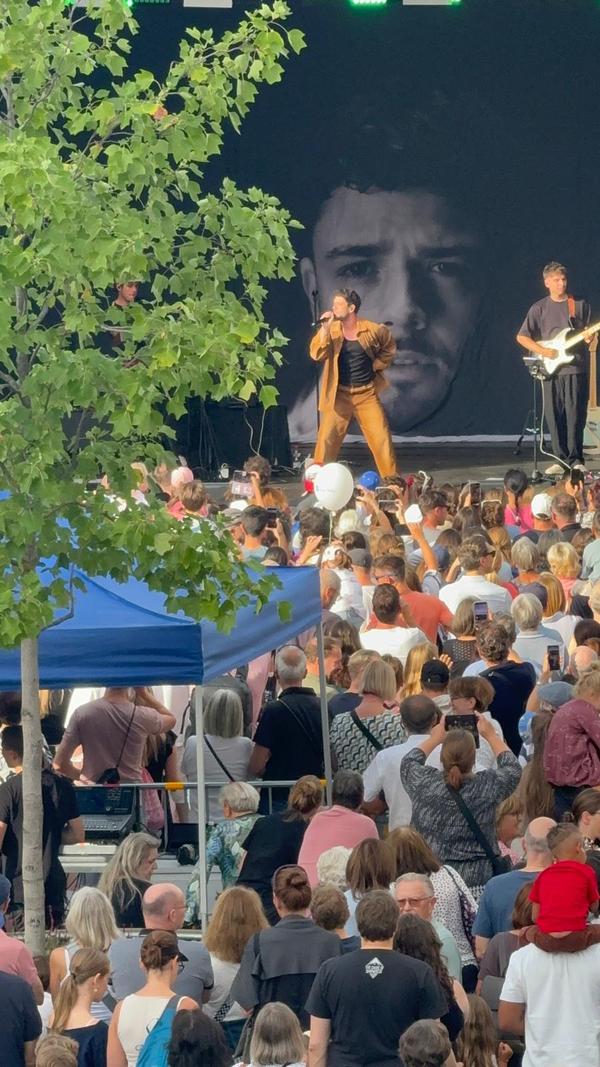 2200 Zuschauerinnen und Zuschauer kamen ans Gratiskonzert von Luca Hänni auf dem Centralplatz.