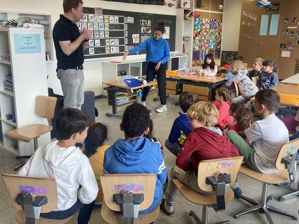 Die Klasse 2a erfährt viel Spannendes zum Thema Strom