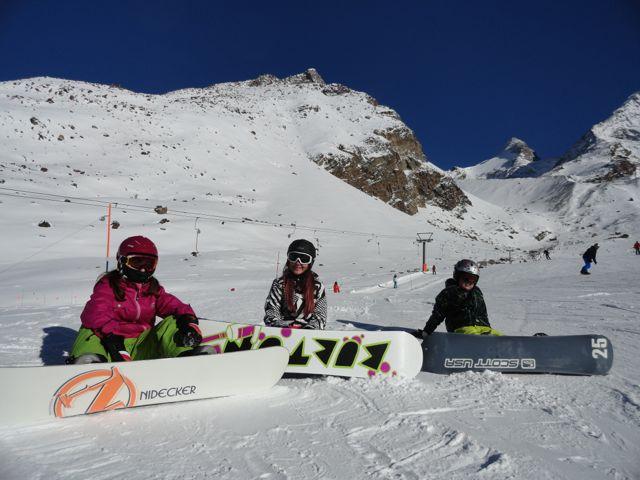 Michaela, Mia und Basil bei einer Pause