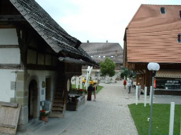 In Affoltern im Emmental gab es einen Abstecher zur bekannten Schaukäserei. Manch einer deckte sich mit feinem Käse ein.
