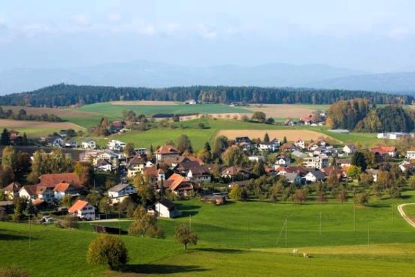 Dorf Roggliswil im Herbst