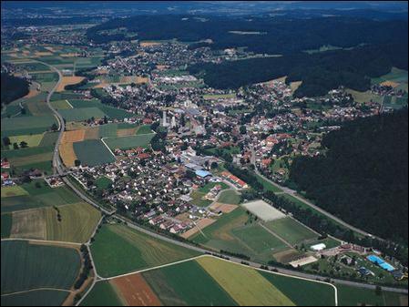 Flugaufnahme der Gemeinde Schöftland