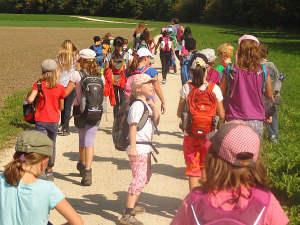Kinder beim Wandern