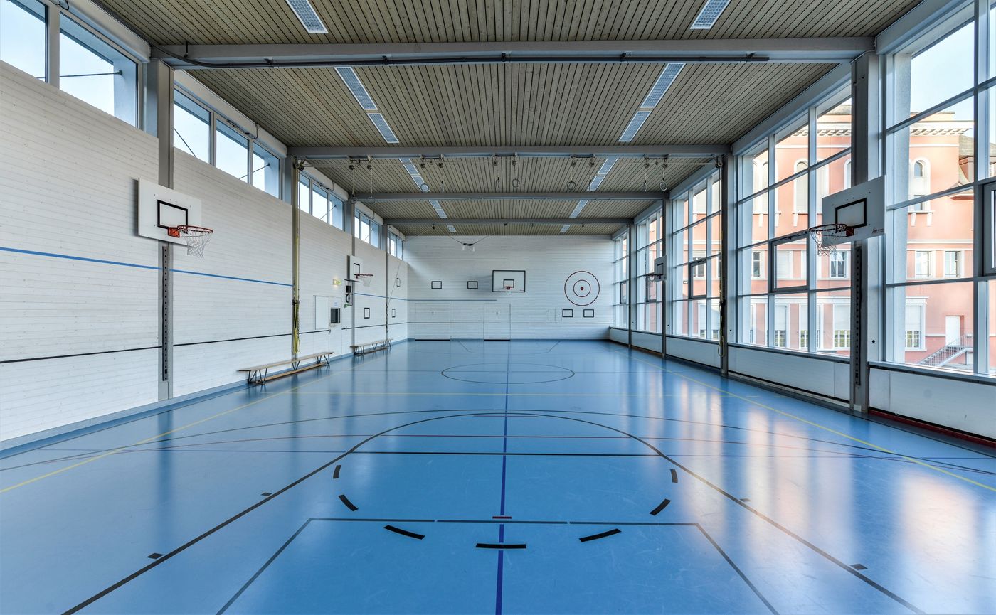 Eine der beiden sanierungsbedürftigen Kollegi-Turnhallen.