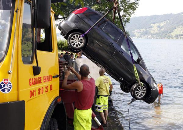 Autobergung aus dem Zugersee