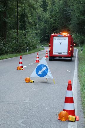 Wechselseitiger Einbahnverkehr an Verkehrsdienst-Übung