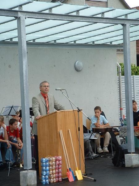 Dr. Werner Leuthard, Leiter der Fachstelle Energie im Kantonalen Baudeaprtement, würdigte die Erstellung der Baute im Minergie-Standard.
