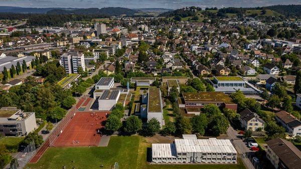Drohnenfoto Schulanlage Lenzhard