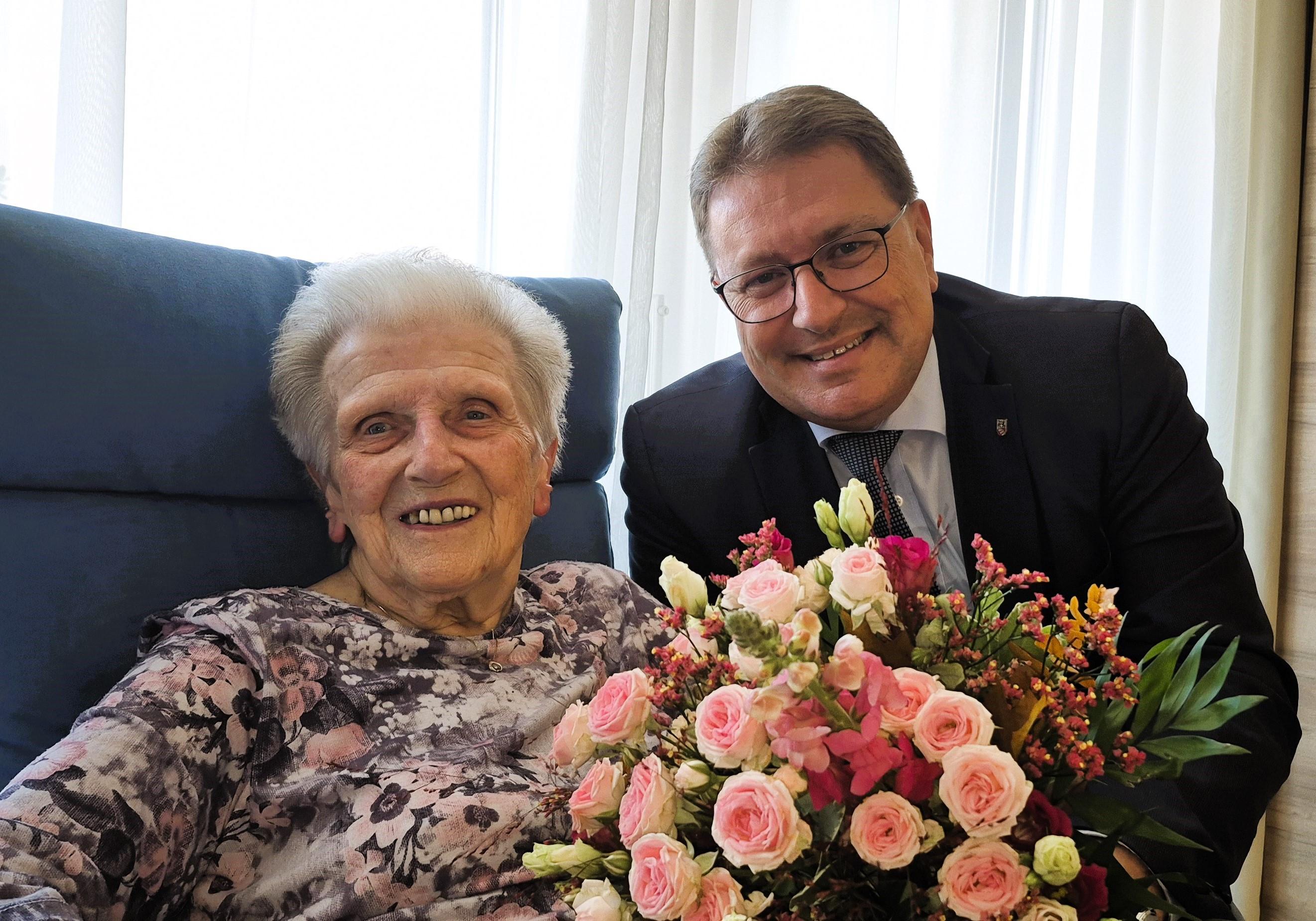 Am Freitag, 9. Oktober 2026, feierte Frau Verena Walthert ihren 95. Geburtstag! Die Gemeindebehörden gratulieren herzlich dazu. 