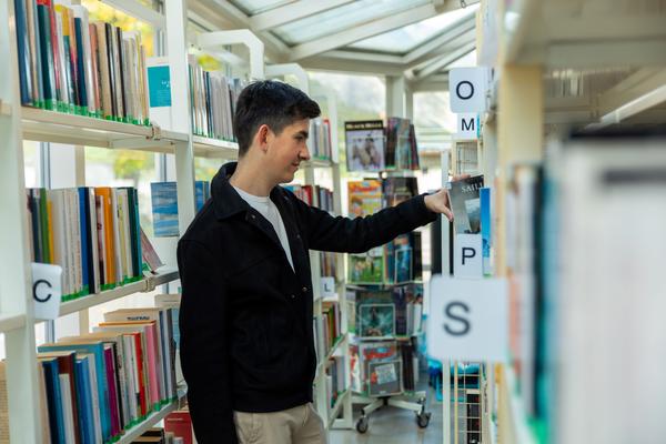 Client dans la bibliothèque