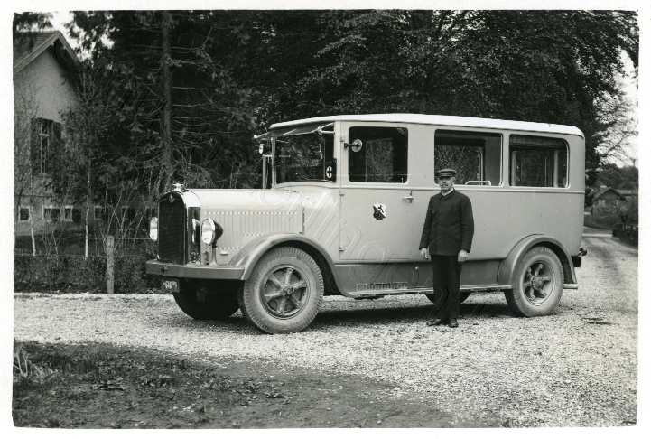 1932