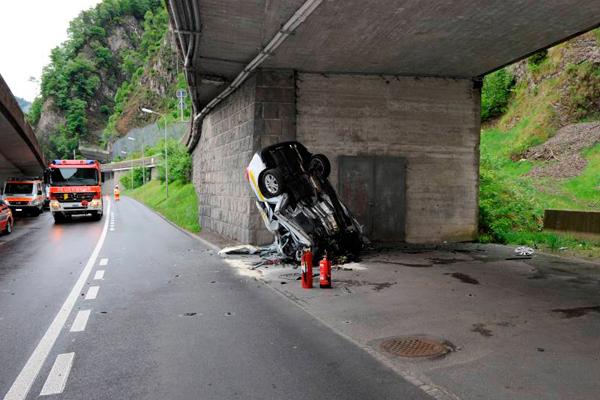 Die Strassenrettungsgruppe muss ausrücken, weil am Reigeldossen ein PW-Lenker tödlich verunfallt ist.