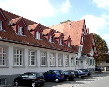 Der Kultur-Punkt Arlen ist das kulturelle Zentrum des Ortes. Das Gebäude der ehemaligen Gems wurde 2002 komplett saniert und erstrahlt heute mit der Gaststätte Gems und dem angegliederten multifunktionalen Saal in neuem Glanz. 
Der eigens gegründete Kulturverein ArRiWo (Arlen Rielasingen Worblingen) sorgt durch seine Aktivitäten dafür, dass vielseitige künstlerische Angebote im Kultur-Punkt Arlen angeboten werden.

