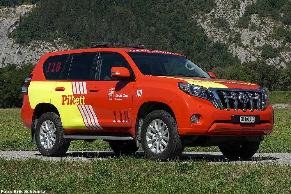 Jahrgang: 2016
Typ: Toyota Landcruiser 4x4 2.8
Motor: 177 PS
Getriebe: Automatik untersetzbar
Höhe: 1.9 Meter
Länge: 4.8 Meter
Breite: 2.2 Meter
Gewicht: 3 Tonnen
Verwendung: Zugfahrzeug
Spezielles: Blaulicht-Balken mit Umfeldbeleuchtung