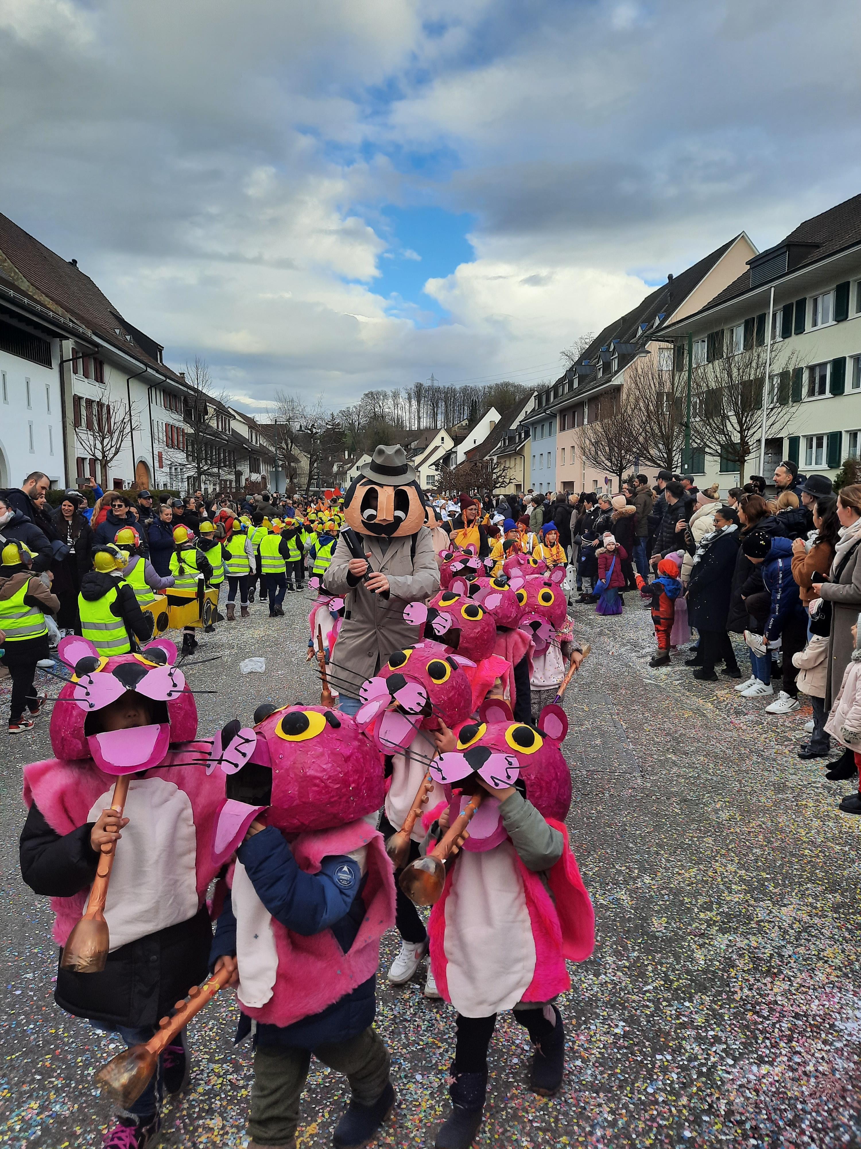 rosa und Kindergarten - ihr Leben - die letzte Fasnacht einer kreativen Kindergärtnerin