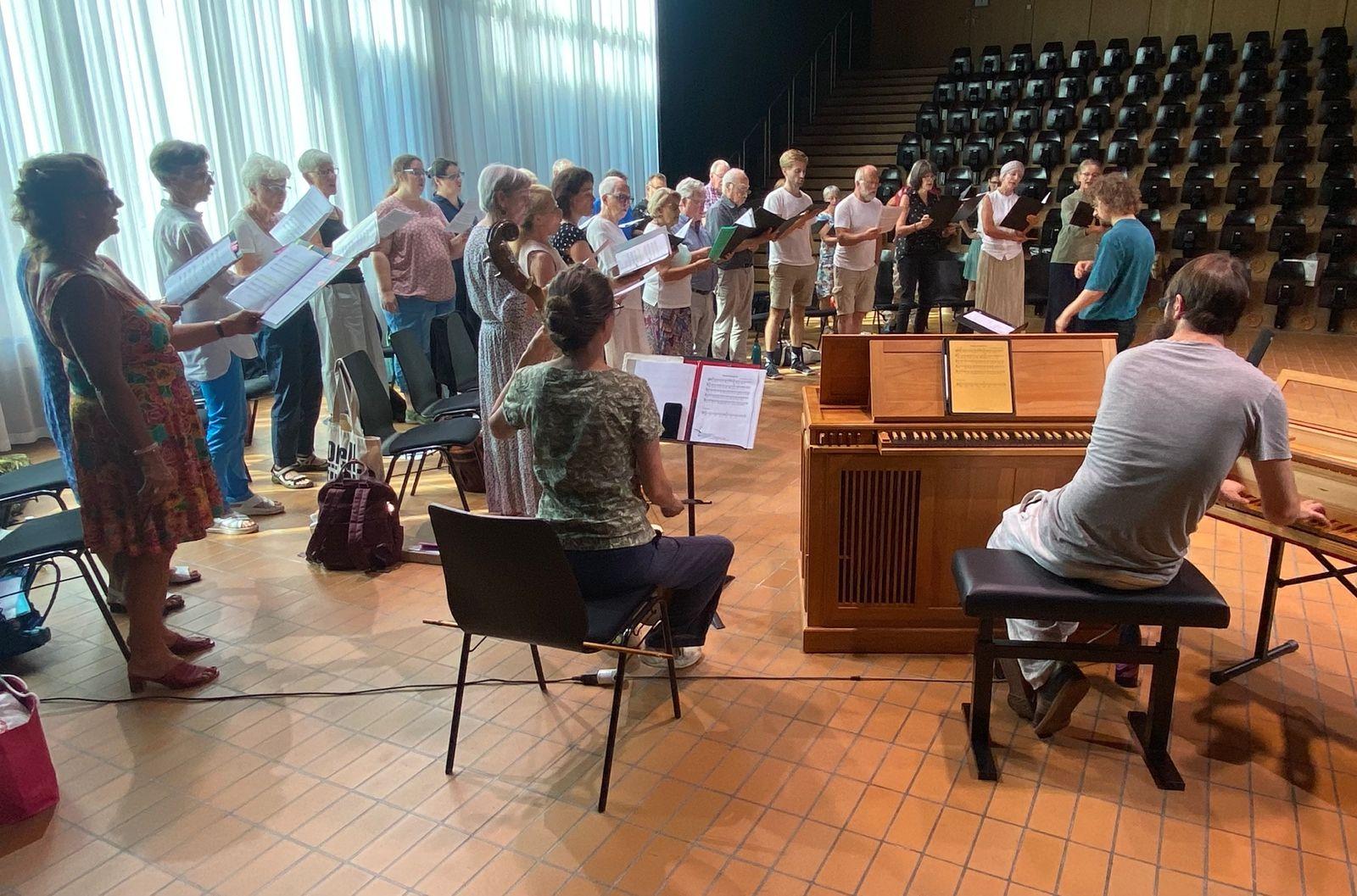 Mitsingen war angesagt an der öffentlichen Probe.