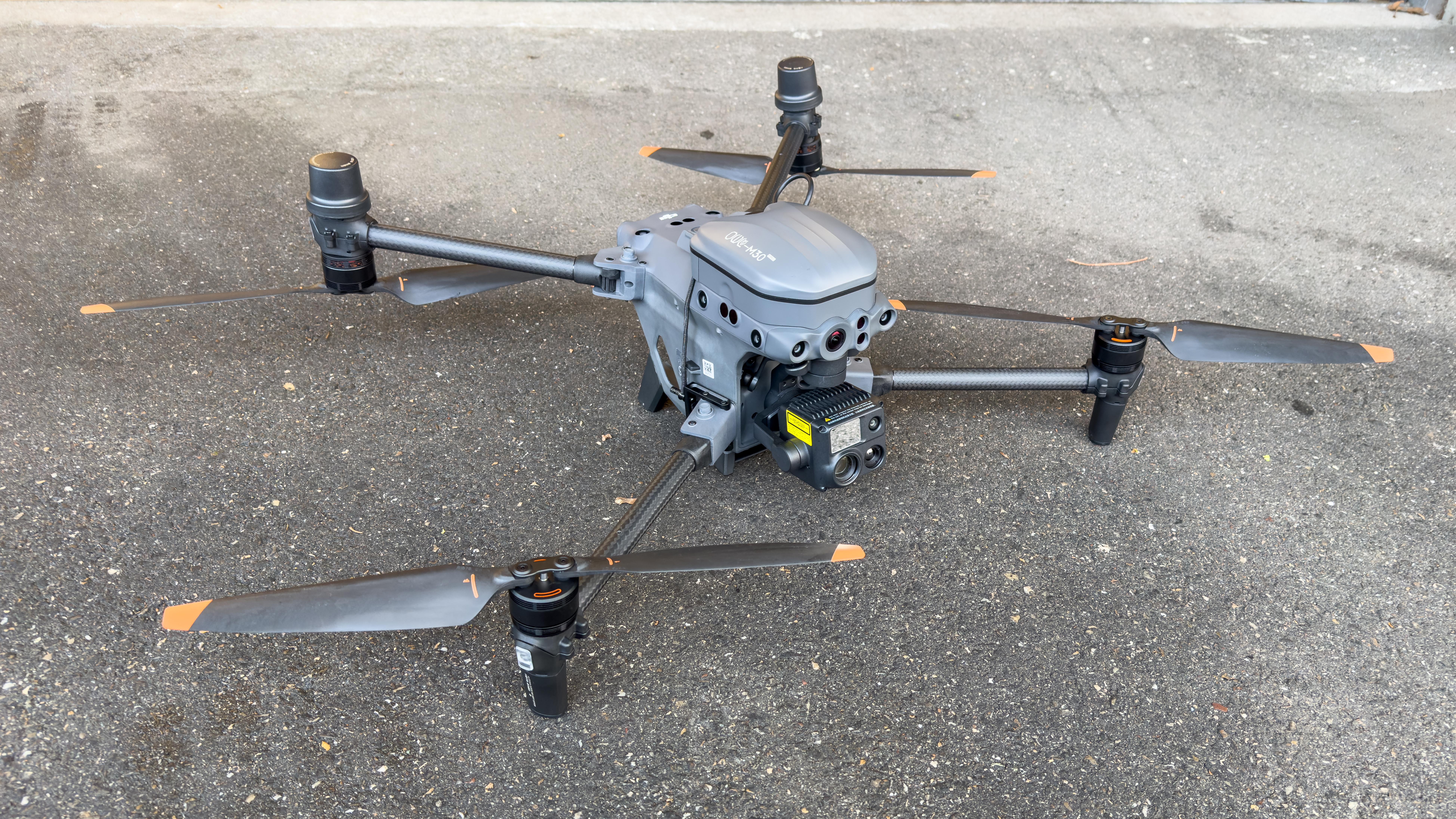 Dronesolutions, 2024
Zubehör: LED Scheinwerfer, Zoom- und Wärmebildkamera, Fallschirmset, Smart Controller, FLARM Modul, Akkus, Akku Ladekoffer