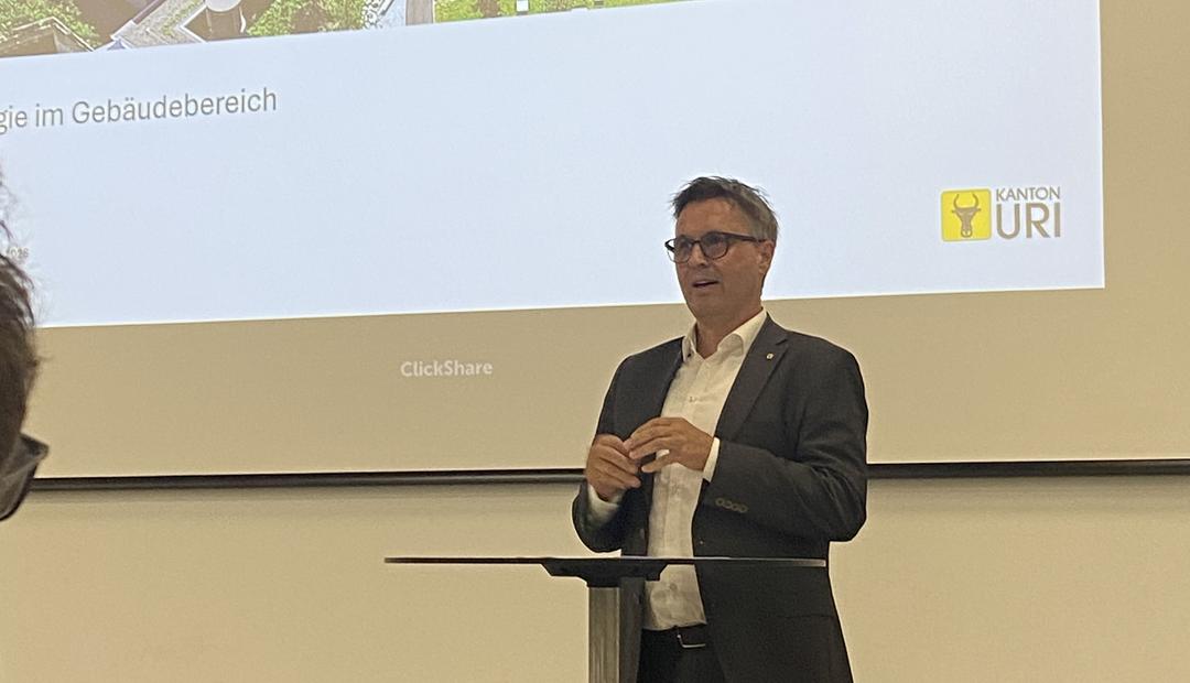 Baudirektor Hermann Epp begrüsste die Teilnehmenden zum Klimaanlass 2026. Bild Baudirektion Uri
