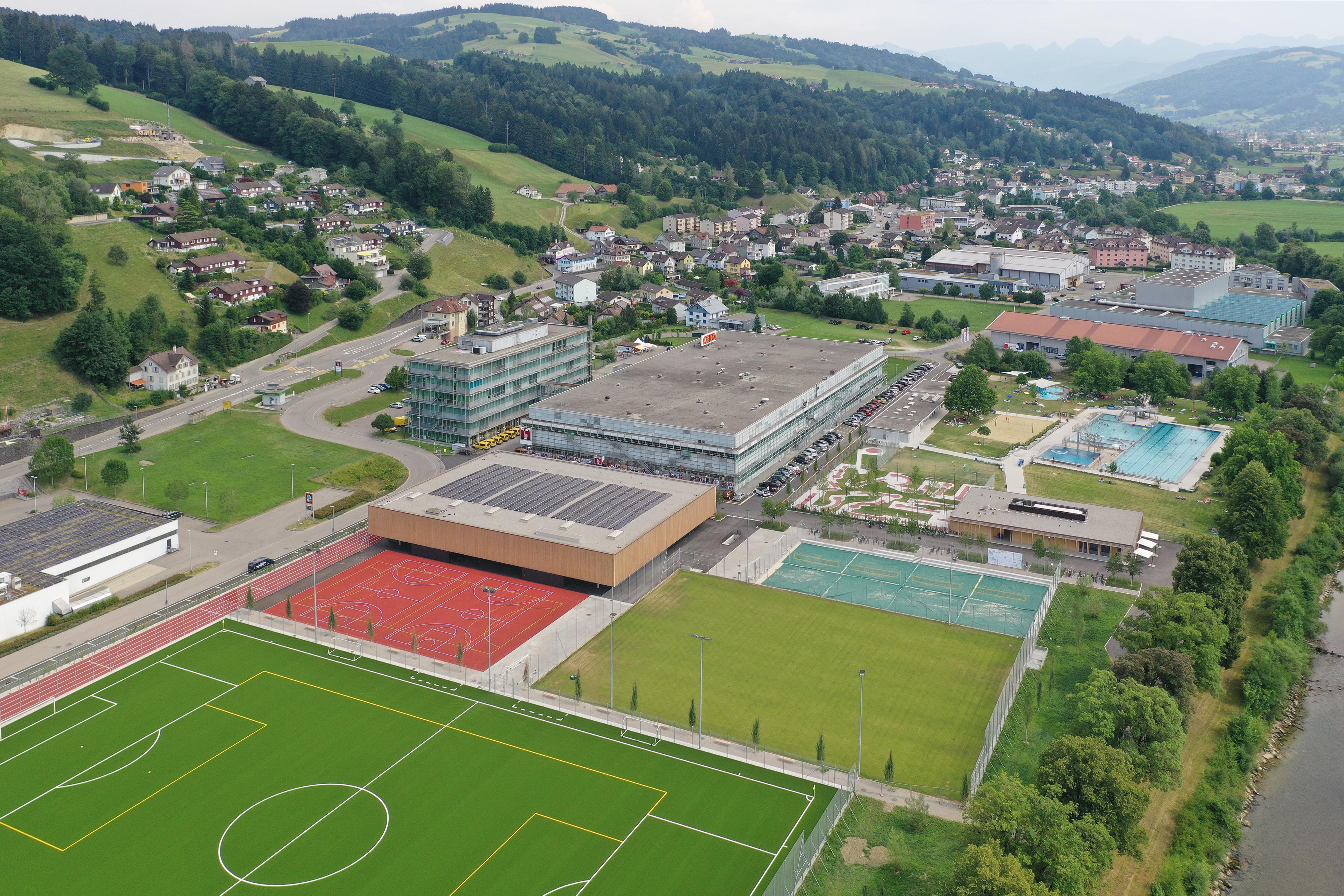 Sportanlage ganz