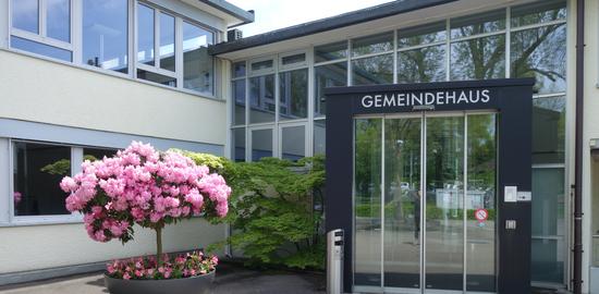 Gemeindehaus im Frühling