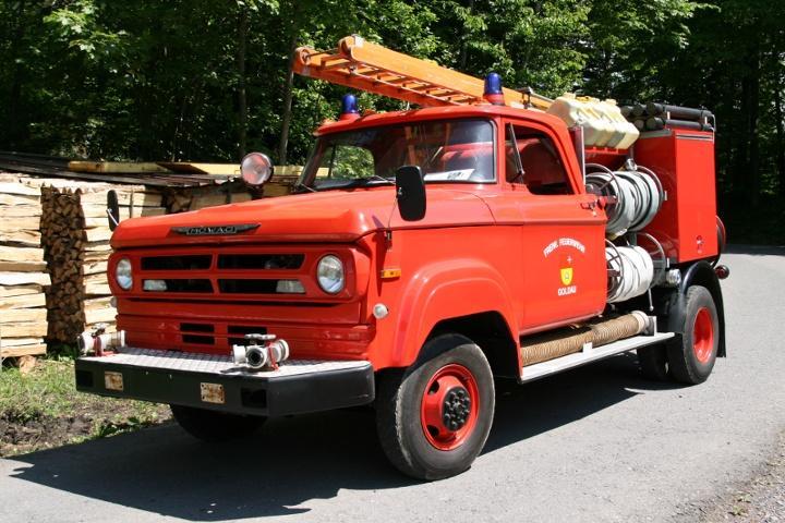 <b>Fahrzeugdaten</b>
Kurzbezeichnung: TLF
Funkrufname: AGO 3 (vor Zusammenlegung)
Fz Marke / Typ: Mowag W 300 Allrad
Jahrgang: 1971
Motor: V8 Benzinmotor(210 PS)
Antrieb: Allrad
Gesamtgewicht: 5'900 kg


<b>Fahrzeugaufbau (Mowag, Kreuzlingen)</b>
Einfachkabine
3 Sitzplätze
1'450 l Wassertank
Aspi-Tamini Feuerlöschpumpe Typ 3
2 Schnellangriffe Wasser à 60 m
1 Schiebeleiter



<b>Einsatzbereich</b>
Ersteinsatzfahrzeug
Brand
Rettungen