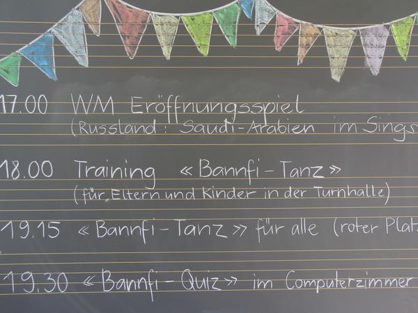 Programm auf Wandtafel