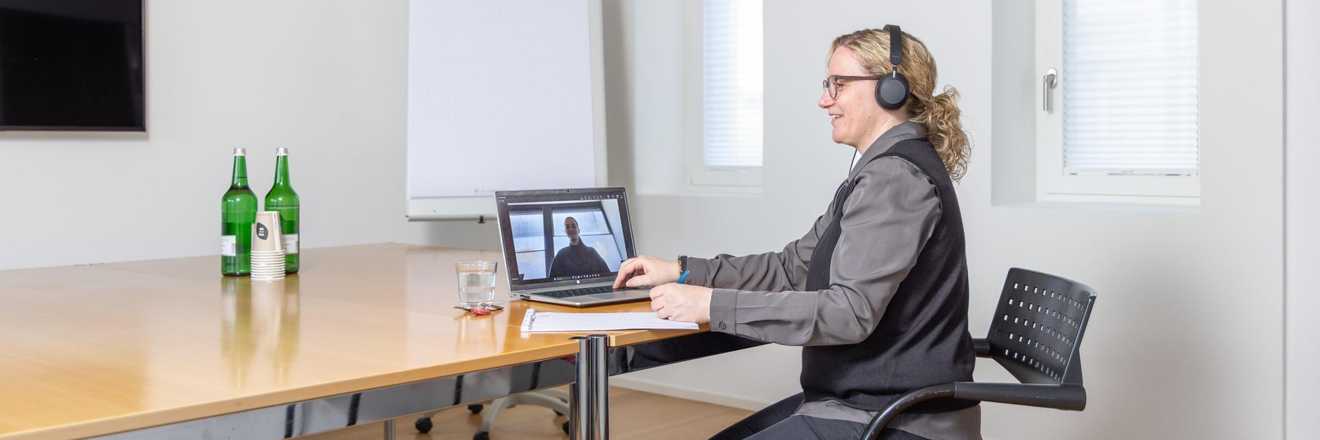 HR Leiterin im online Interview