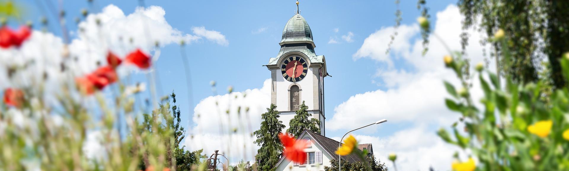 Ref. Kirche im Frühling