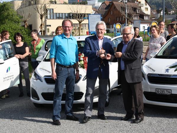 Schlüsselübergabe neue Autos für Spitex Bodensee