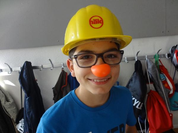 Junge als Clown