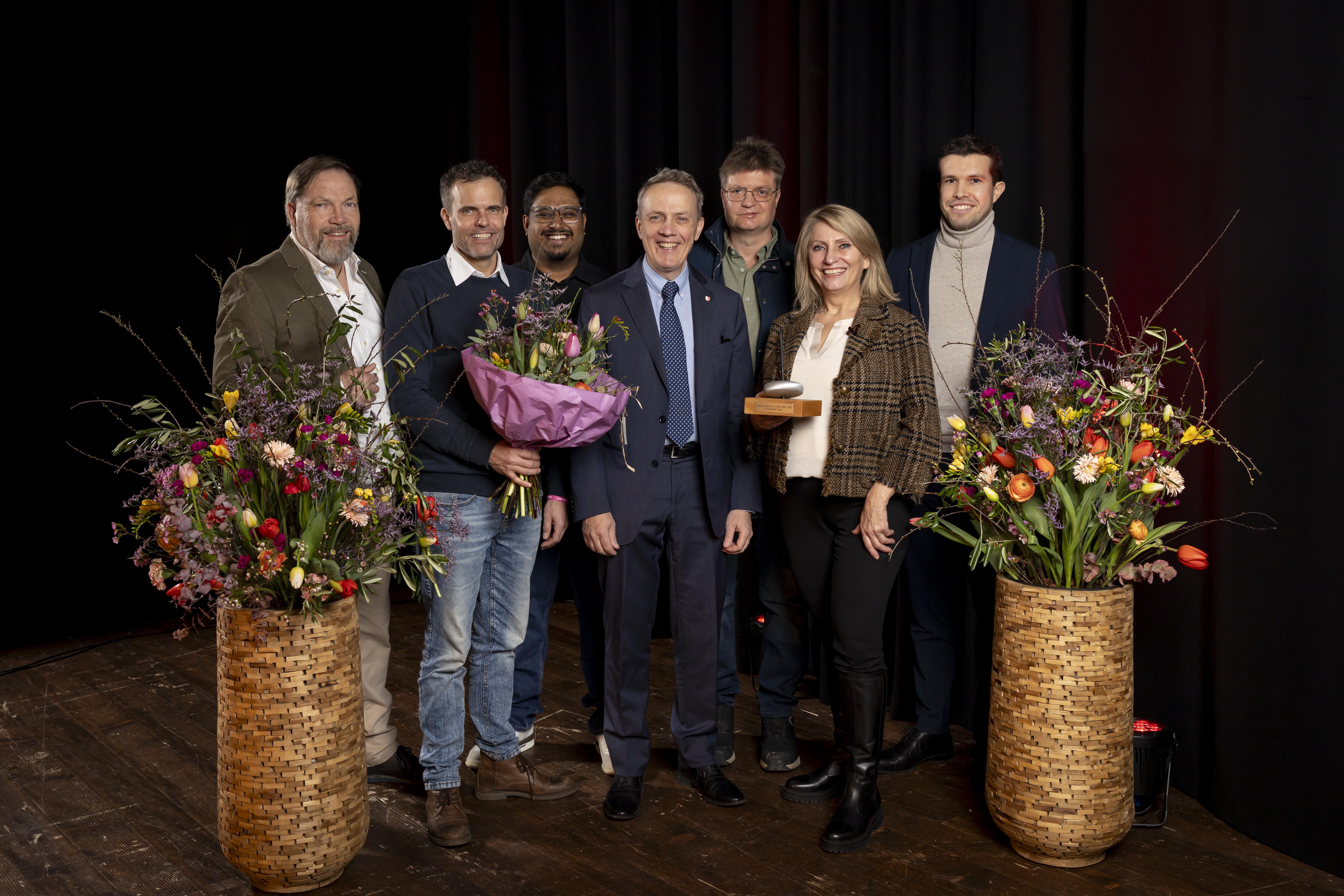 Stadtrat Cla Famos mit Gewinnerinnen und Gewinnern Engagementpreis Verein OK Stadtfest