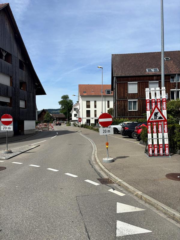 Baustellenbereich mit Signal - Einfahrt verboten